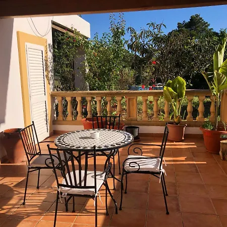 Vila Toni Miqueli *